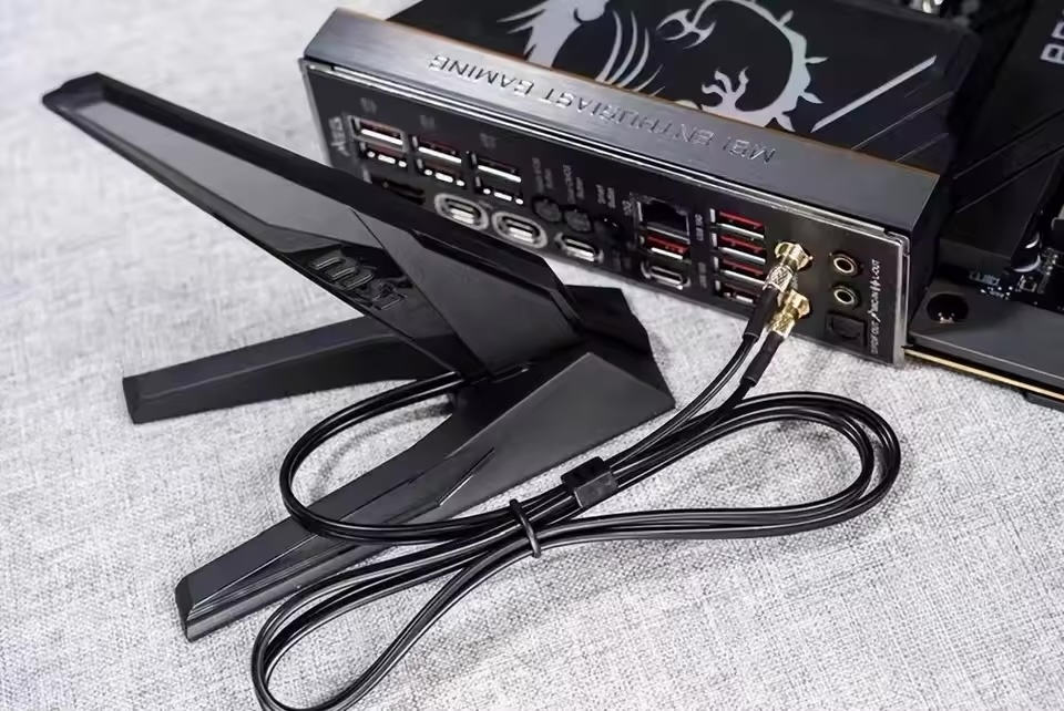 Оригинальная антенна MSI Wi-Fi – обзор и цена Z890 Wi-Fi 7 Motherboard